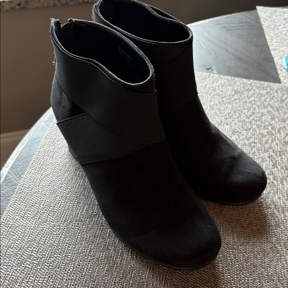 AEROSOLES Black Ankle Booties